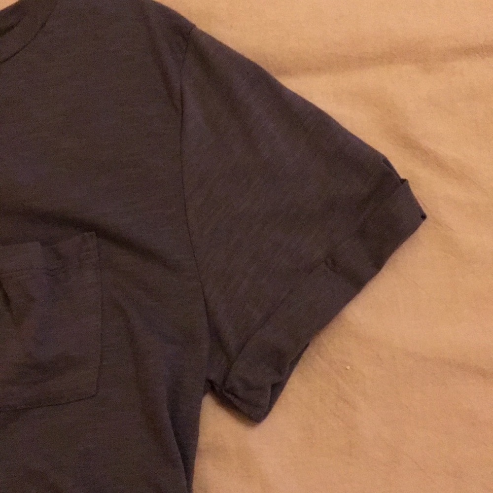 💜 NWOT Cute open back tee💜 - Picture 5 of 7